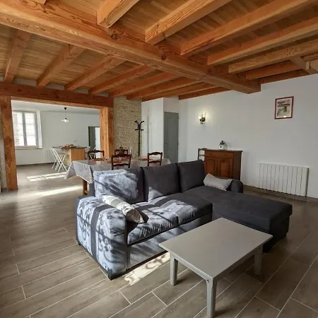 Country house Maison Lumineuse Avec Cour Privative, Proche Sites Culturels, Confort, Equipe Bebe, Wifi Inclus - Fr-1-653-98 Puyreaux