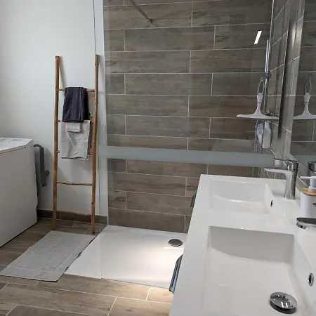 Сasa de vacaciones Maison Lumineuse Avec Cour Privative, Proche Sites Culturels, Confort, équipé Bébé, Wifi Inclus - Fr-1-653-98 *